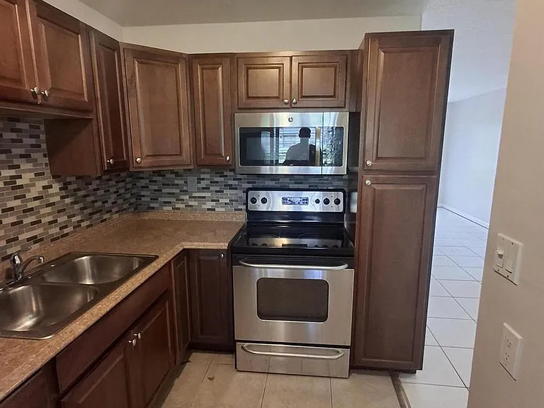 S Palm Aire Dr — Photo 4