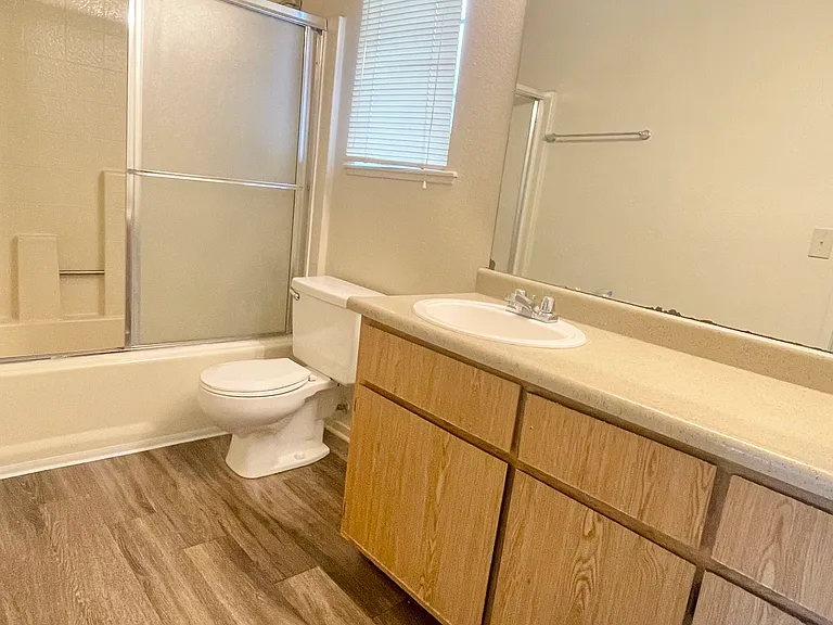 1-Bed / 1-Bath Classic unit, Bathroom Area.