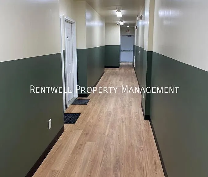 220 E Chestnut St #2E — Photo 11