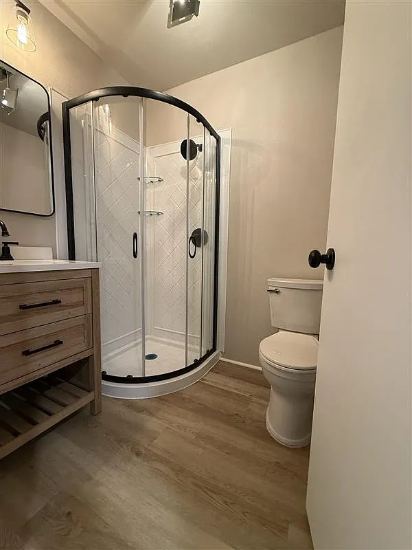 Private studio with enclosed patio area and laundry in-unit in a residential area close to hospitals — Photo 3