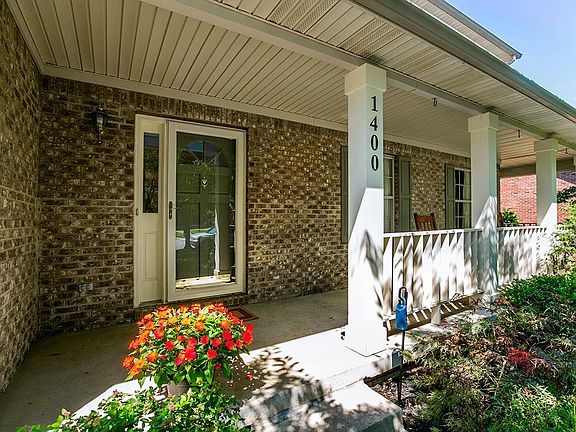 3rd image of 1400 Glenview Dr