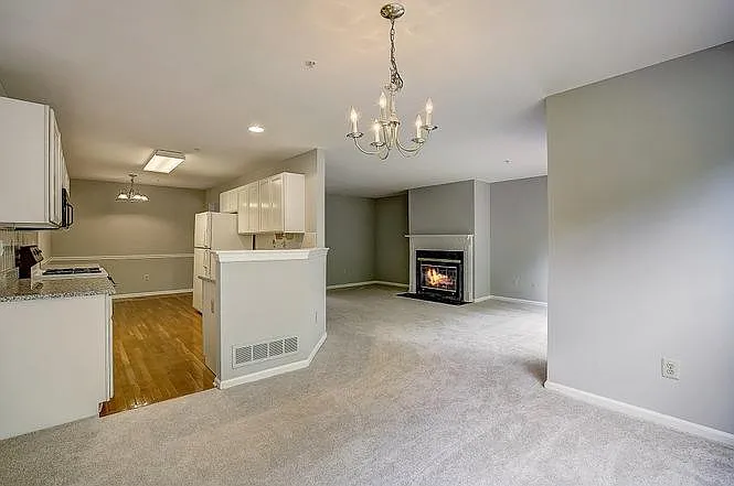 19 Oxford Ct — Photo 7