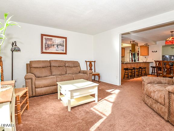 2nd image of 362 Wilmette Cir