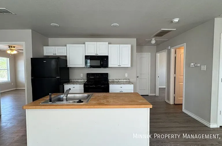 4319 E 61st St — Photo 8