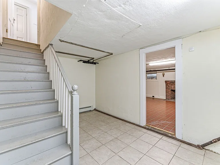 48 Acacia Ave — Photo 37