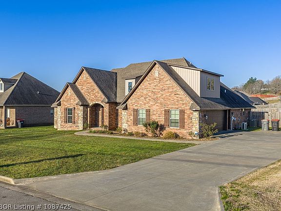 3rd image of 617 Deerwood Dr