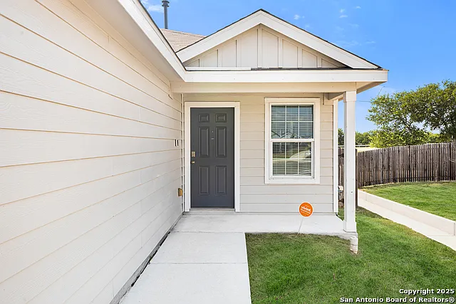 3 bed, 2.0 bath, 1267 sqft, $1,700 — Photo 2