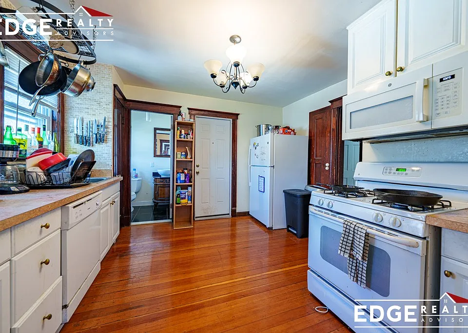 8 Niles St #2