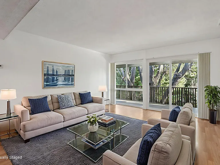 Solano Apartments — Photo 33