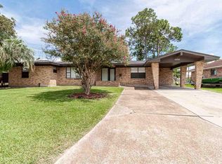 6436 Plaza St, Groves, TX 77619