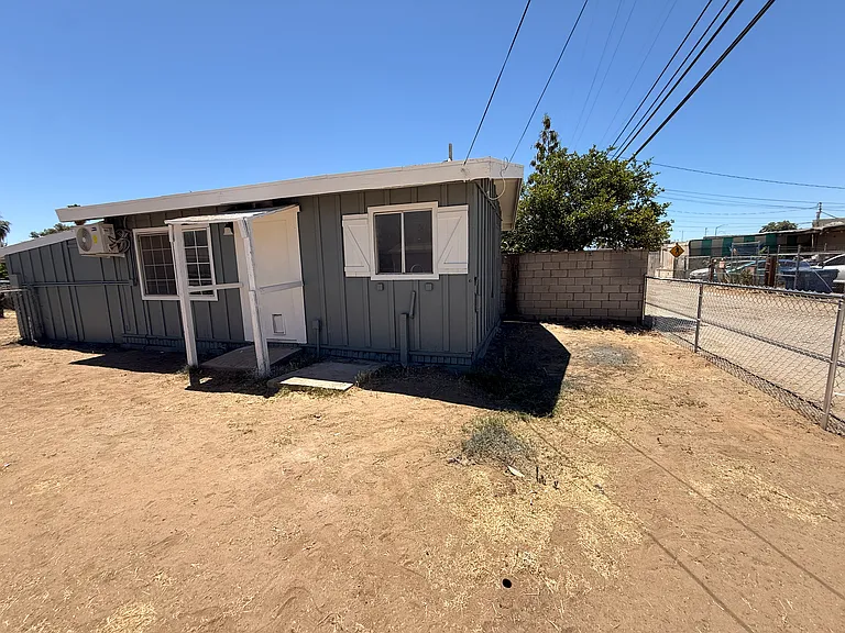 10916 Santa Rosa Ave #B — Photo 2