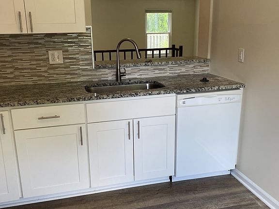 5th image of 16134 Henderson Ln #1