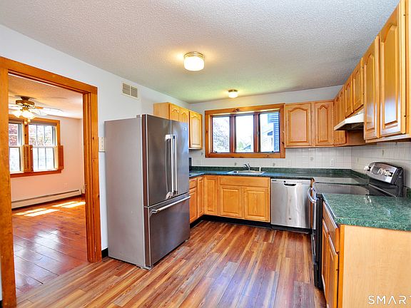 4th image of 90 Niles Rd