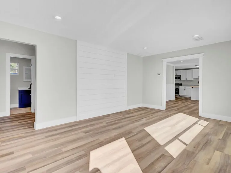 235 Mary Scott Dr — Photo 3