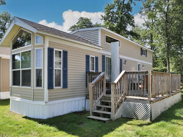 1095 W Big Portage Lake Dr NW, Backus, MN 56435