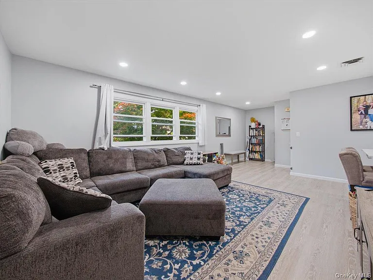 784 Brookridge Dr — Photo 6