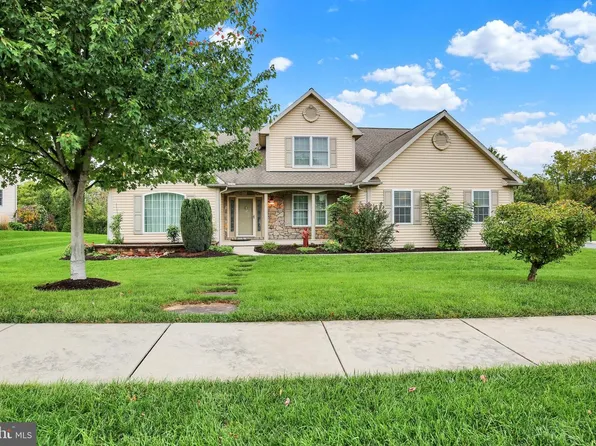 301 Valley Ct, Sinking Spring, PA 19608