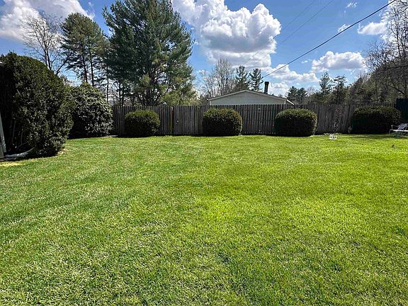 5th image of 385 Lone Ash Rd
