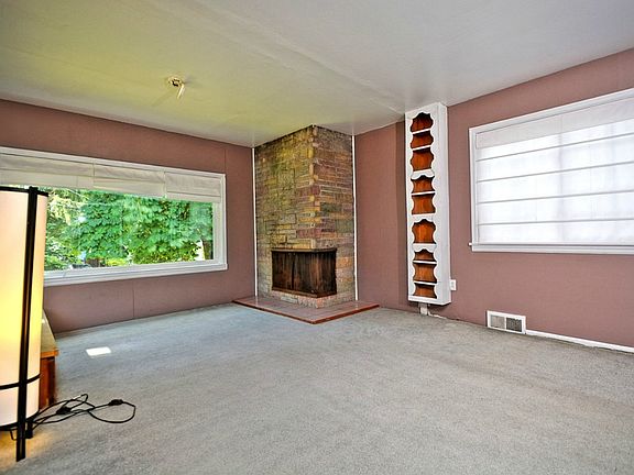 2nd image of 1542 NE 170th St
