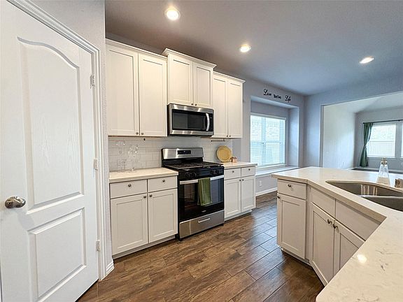 5th image of 140 Kelly St