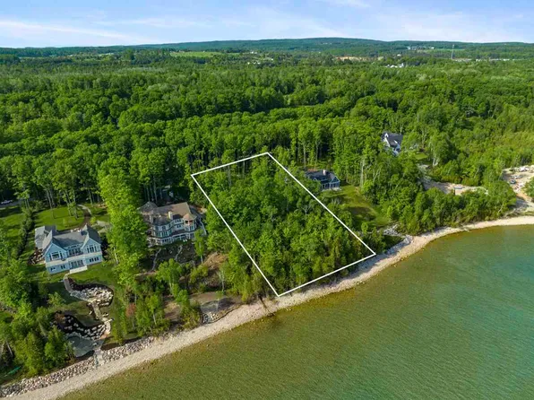 7314 Preserve Dr N, Bay Harbor, MI 49770