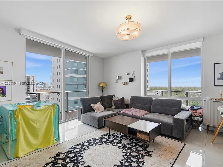 1010 SW 2nd Ave #1009 — Photo 5