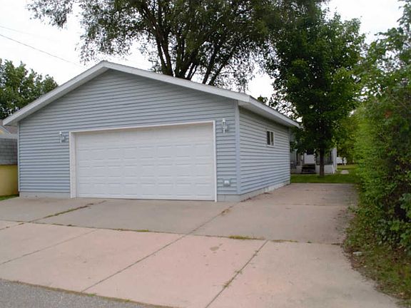 3rd image of 205 25th Ave N