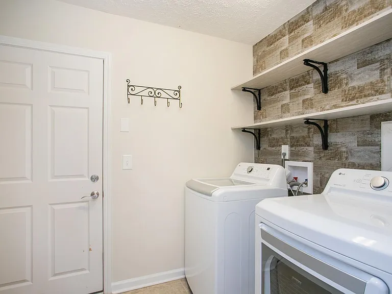 395 Devon Chase Hl #6402 — Photo 22