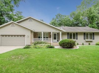 526 Lawndale Dr SE, Cedar Rapids, IA 52403