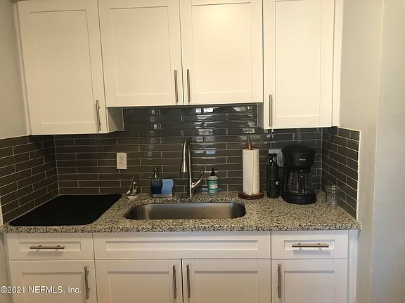 4th image of 426 La Paz Pl