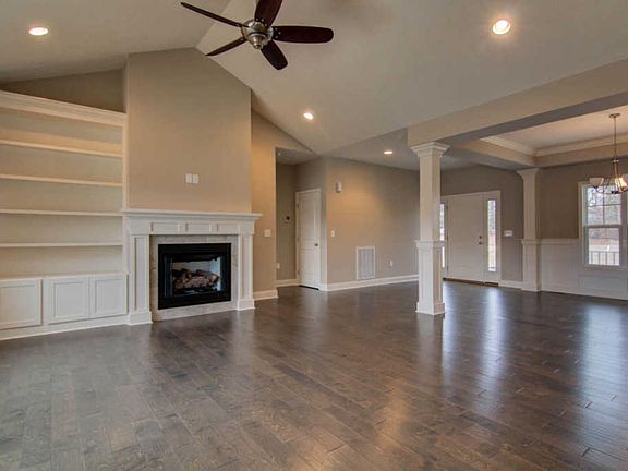 5th image of 305 Savannah Dr NE