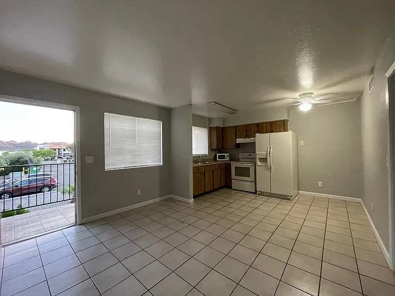 2010 E Sweetwater Ave._SP&Family LLC — Photo 6
