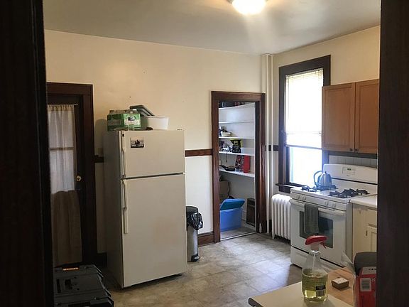 5th image of 16 W Erie St #1