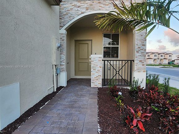 3rd image of 2429 SE 28th Dr #2429