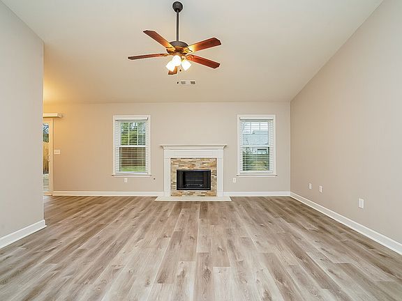 4th image of 704 Somerset Farms Ct