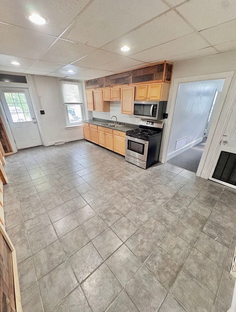 1847 E Emmaus Ave — Photo 4