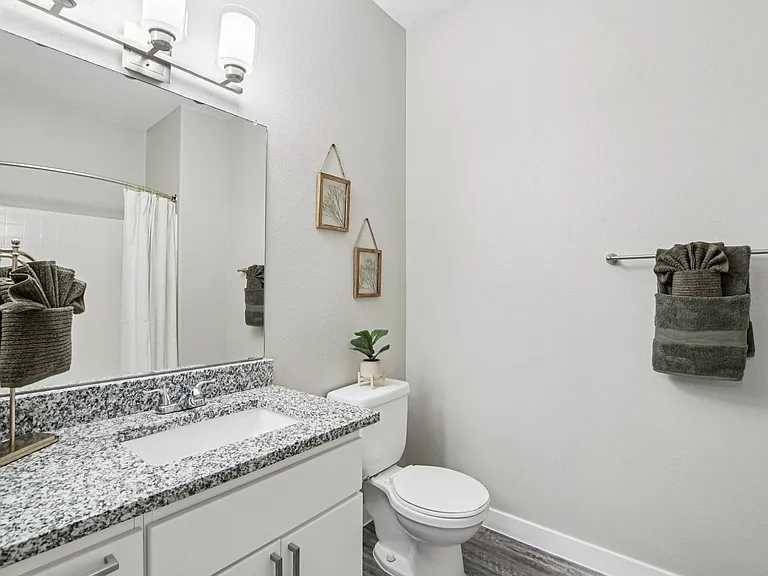 The Cove Apartments — Photo 33