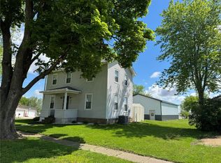 401 9th Ave, Clarence, IA 52216