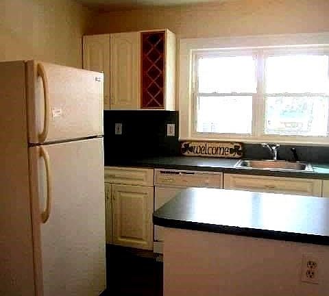 3rd image of 122 Hudson Ave