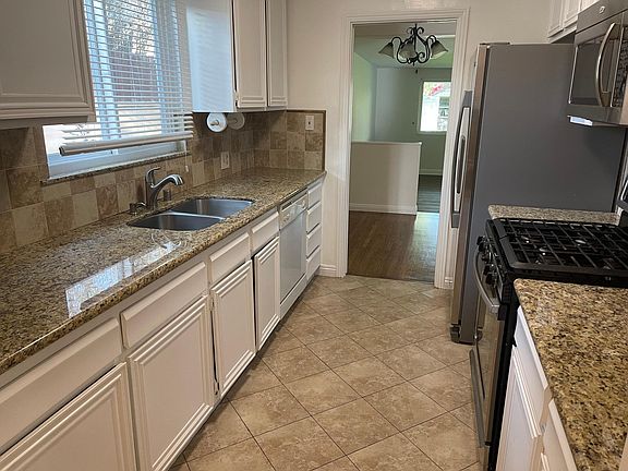 5th image of 4686 Laurelgrove Ave