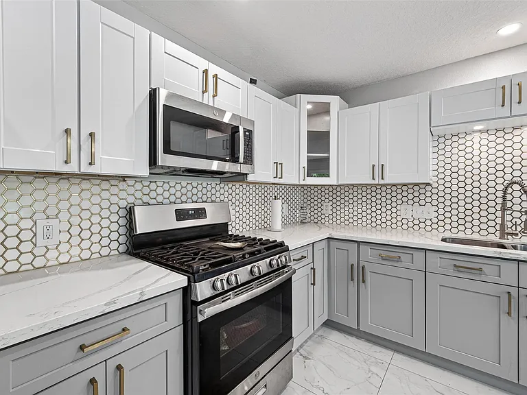 21202 Barker Canyon Ln — Photo 24