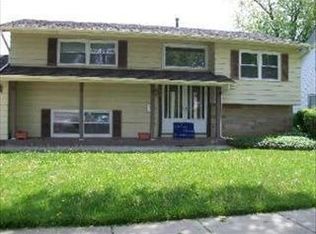 557 Lowestoft Ln, Elk Grove Village, IL 60007