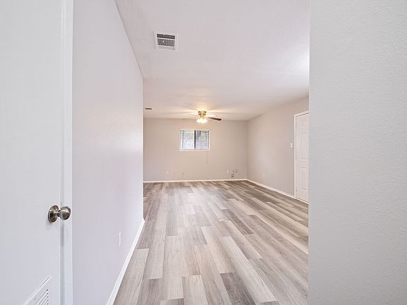 4th image of 1809 Magnolia Dr