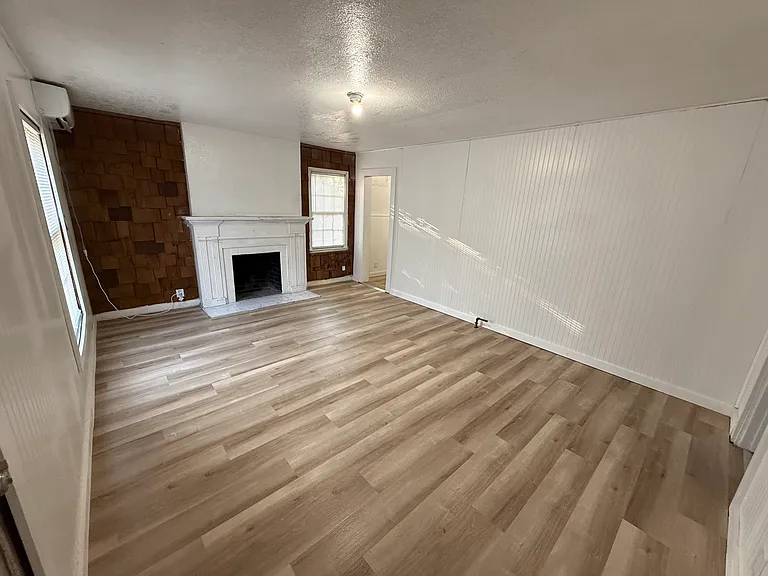 2304 Avenue D — Photo 5