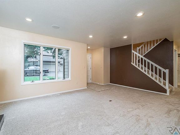 5th image of 704 E 57th St #3