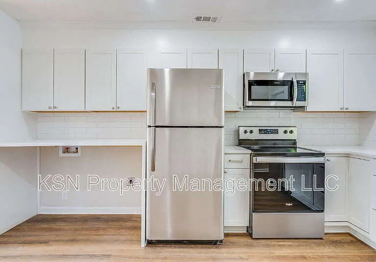 2032 Eppinger St — Photo 8