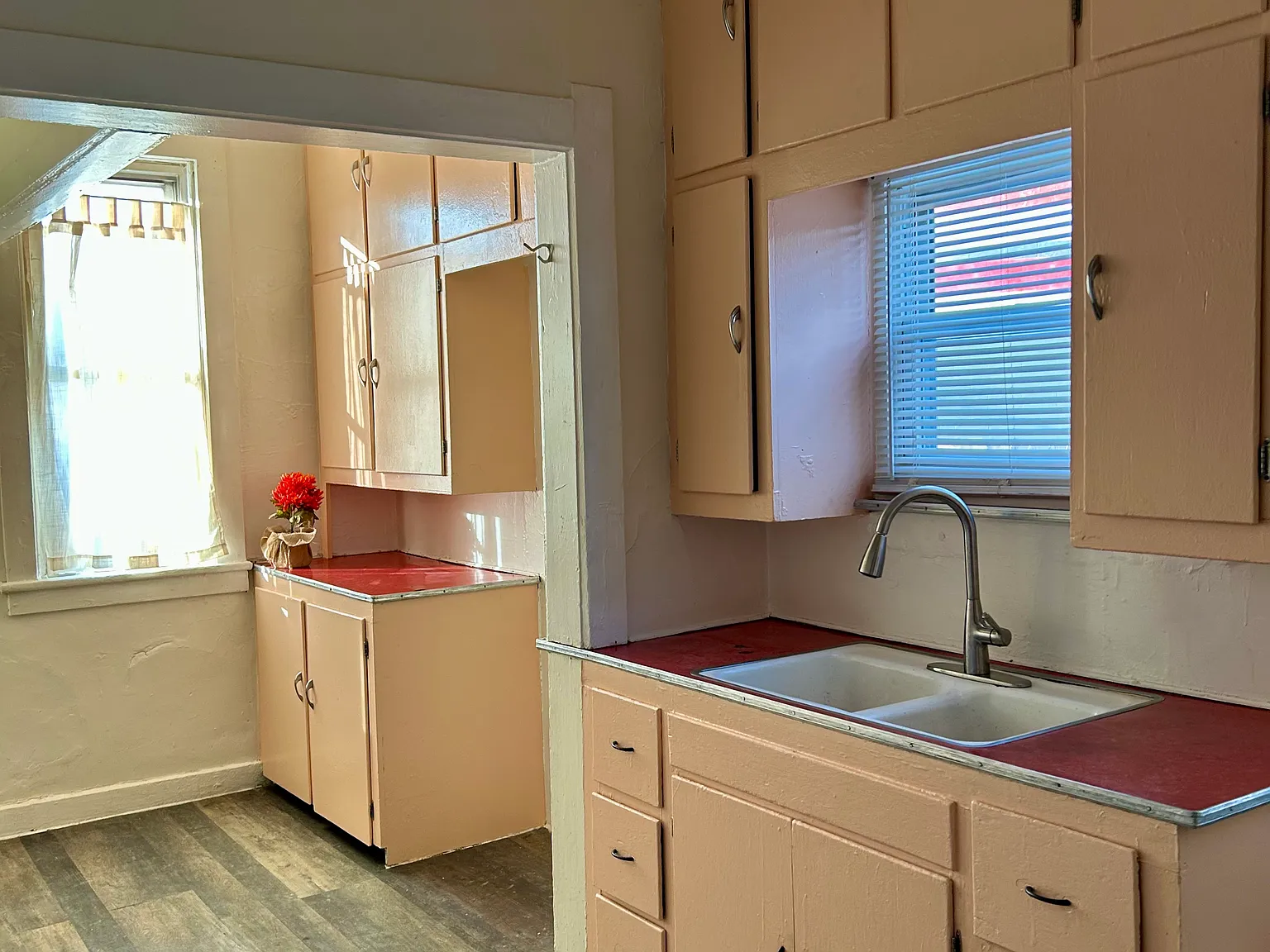 750 Prouty Ave — Photo 2