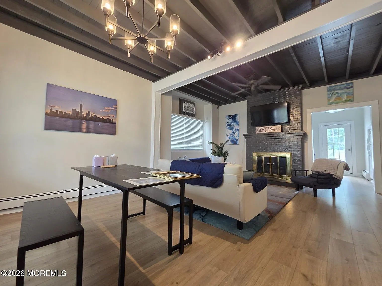 3 bed, 1802 sqft, $3,650 — Photo 2