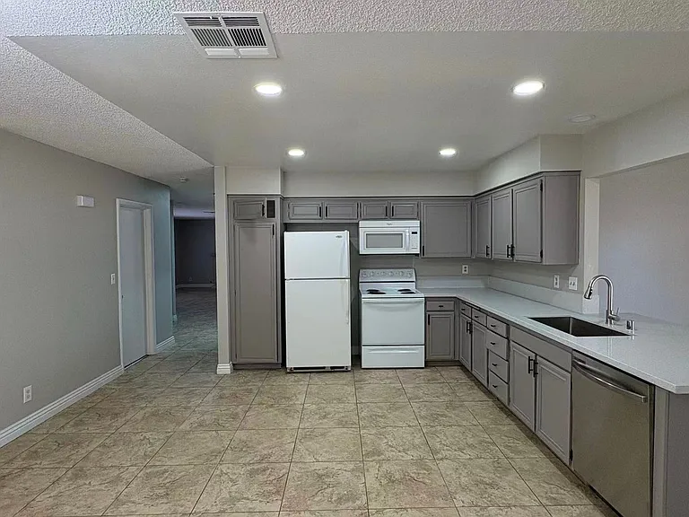 3564 Redwood St — Photo 6
