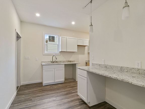 4th image of 2040 James Ave N
